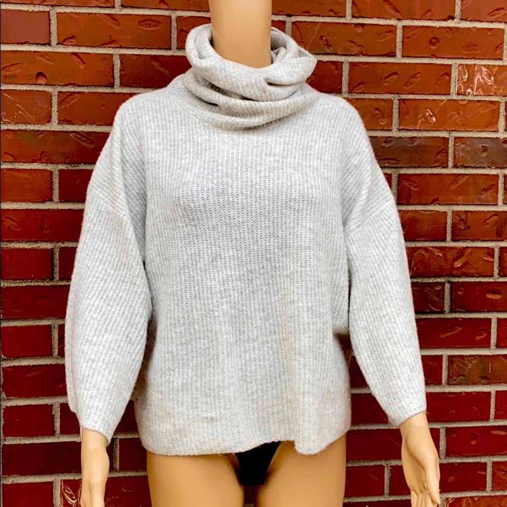 Oversized de Vince Camuto gray sweater